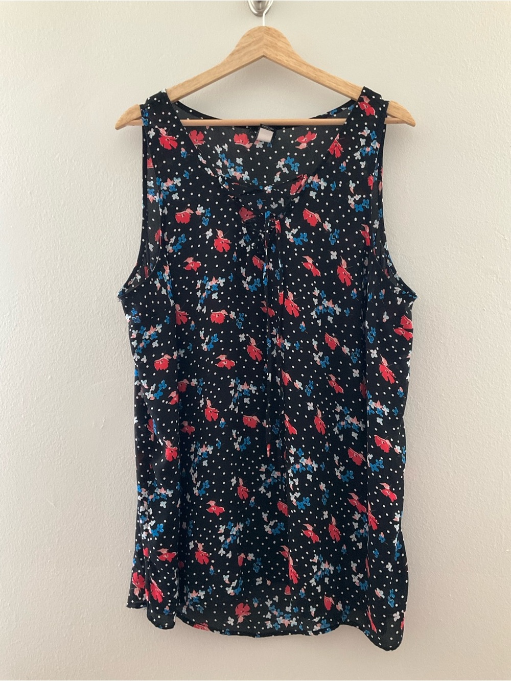 Torrid 2 Women's Black Floral Sleeveless Blouse - Picture 3 of 9